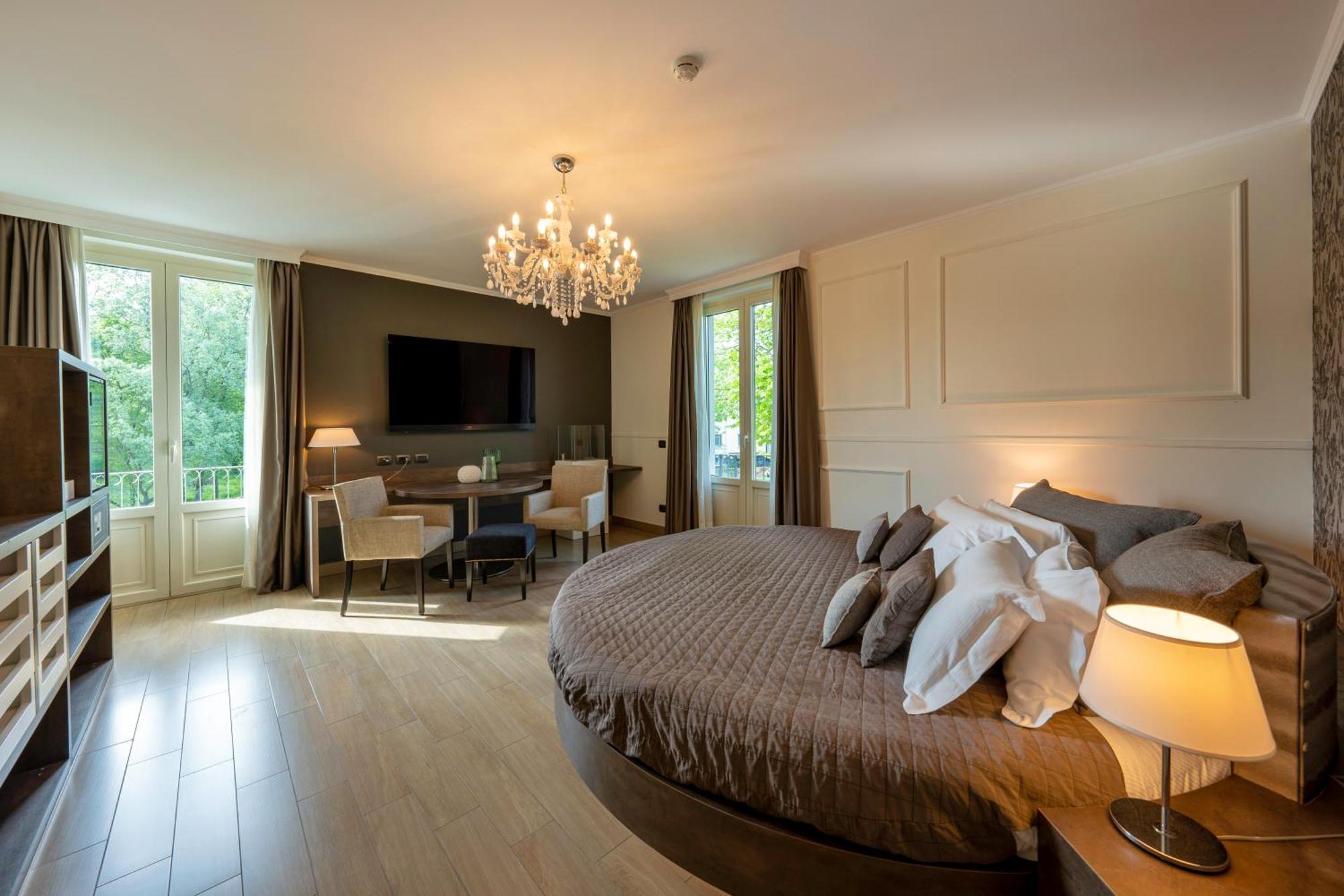 Hotel Il Corazziere Merone Extérieur photo