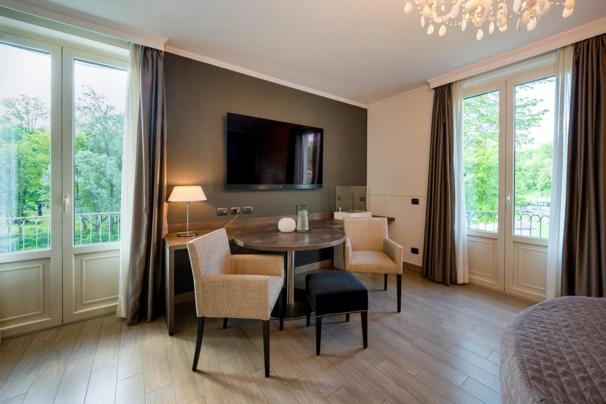 Hotel Il Corazziere Merone Extérieur photo