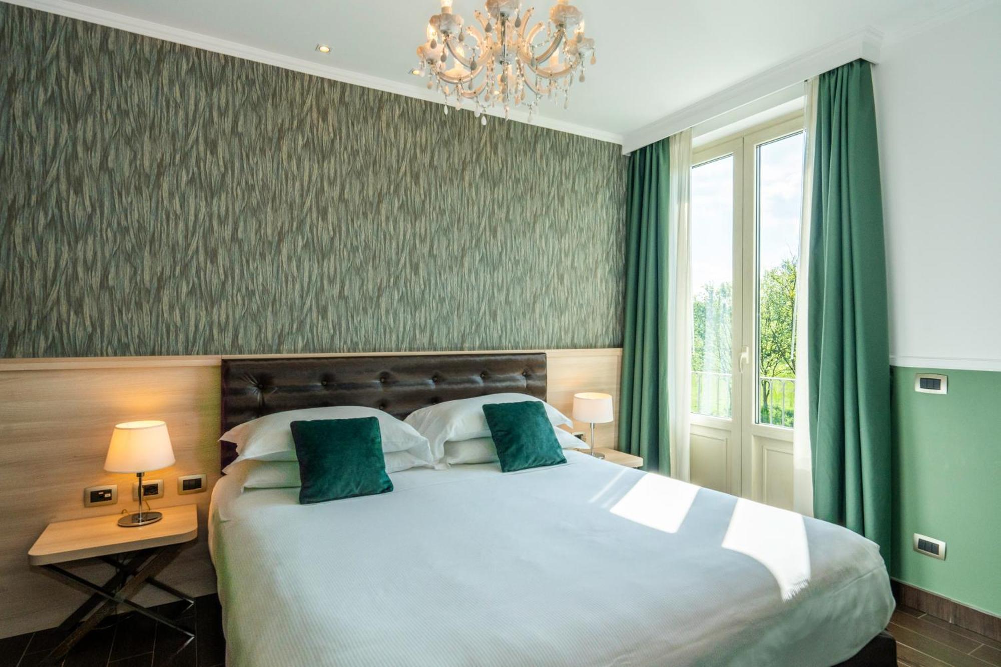 Hotel Il Corazziere Merone Extérieur photo