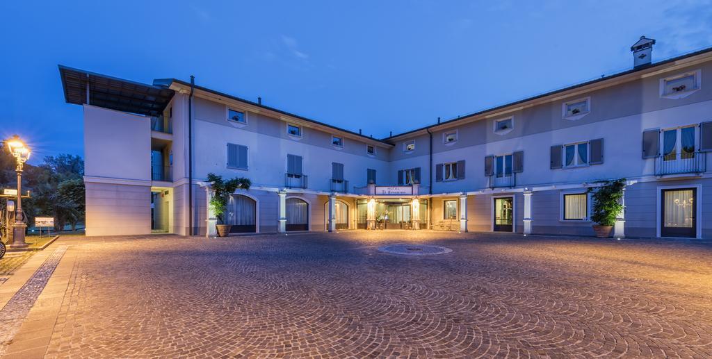 Hotel Il Corazziere Merone Extérieur photo