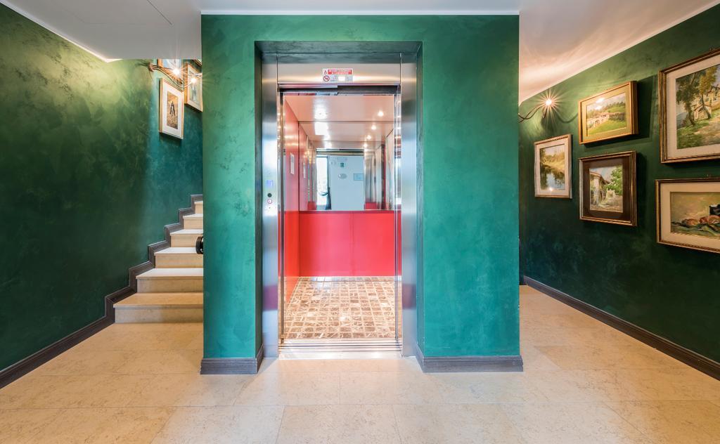 Hotel Il Corazziere Merone Extérieur photo