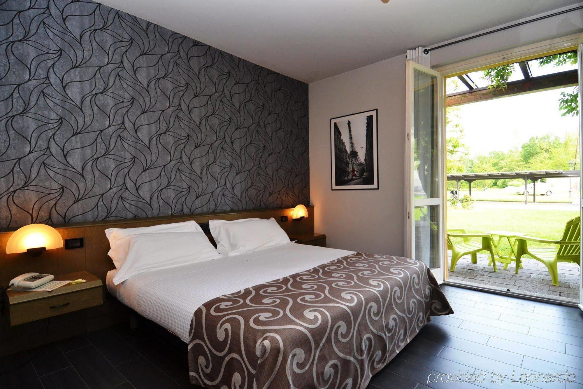 Hotel Il Corazziere Merone Extérieur photo