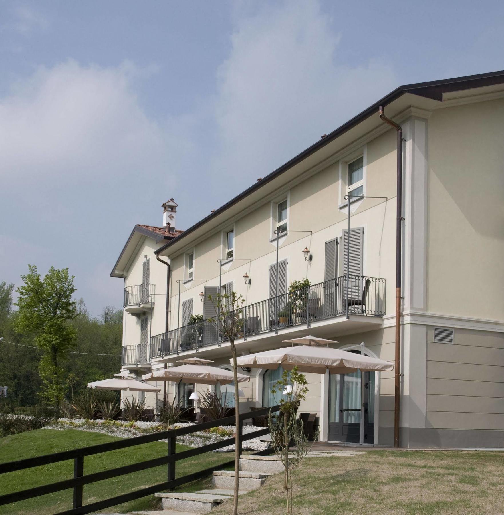 Hotel Il Corazziere Merone Extérieur photo